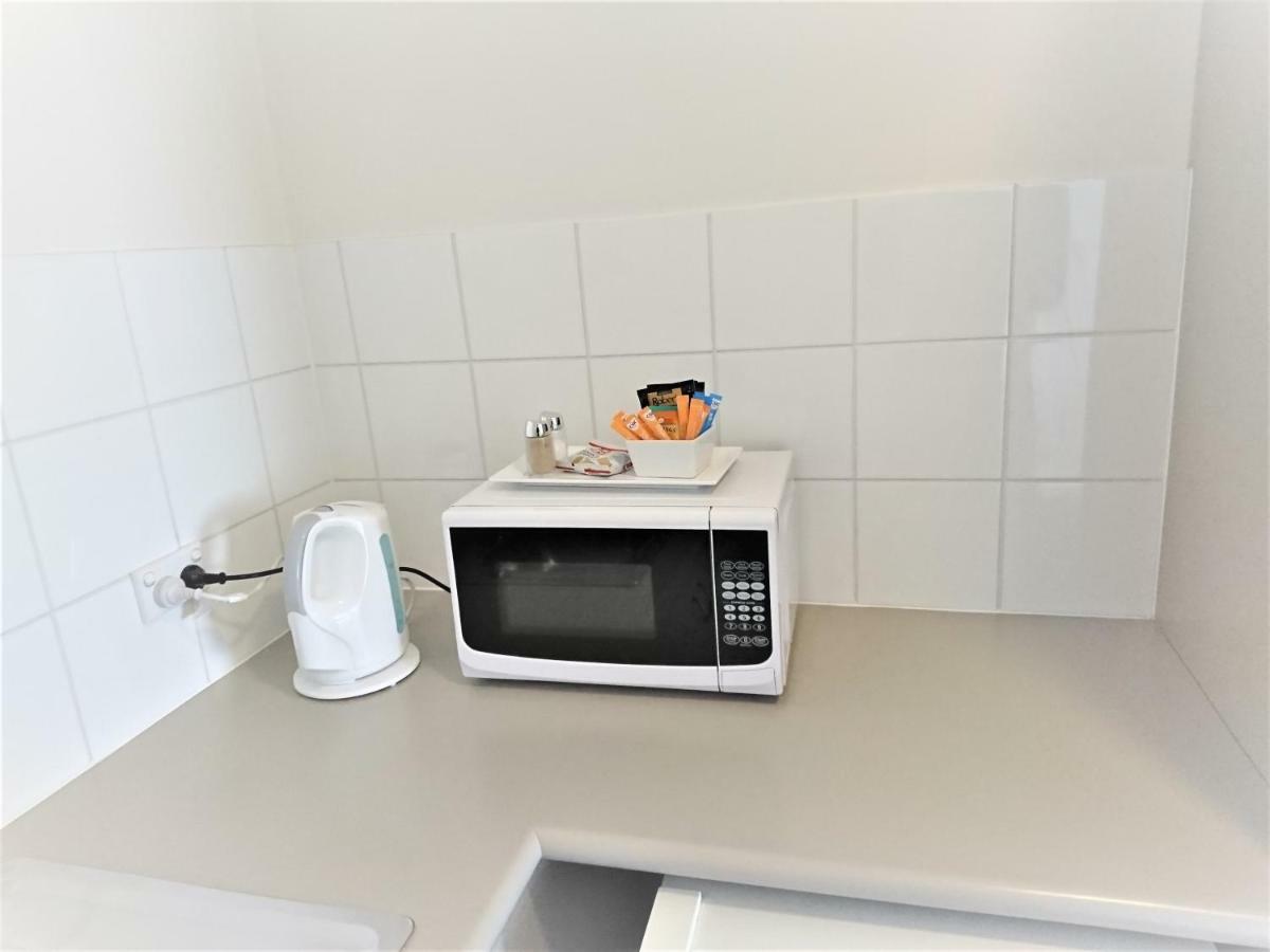 Glenelg Beach Gateway Studio Apartment Екстер'єр фото